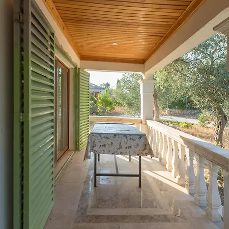 Kusadasi'nda 3 Adet Bungolov Kusadasi